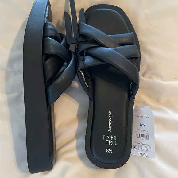 3 Pair Sandals 8.5 - Picture 7 of 8